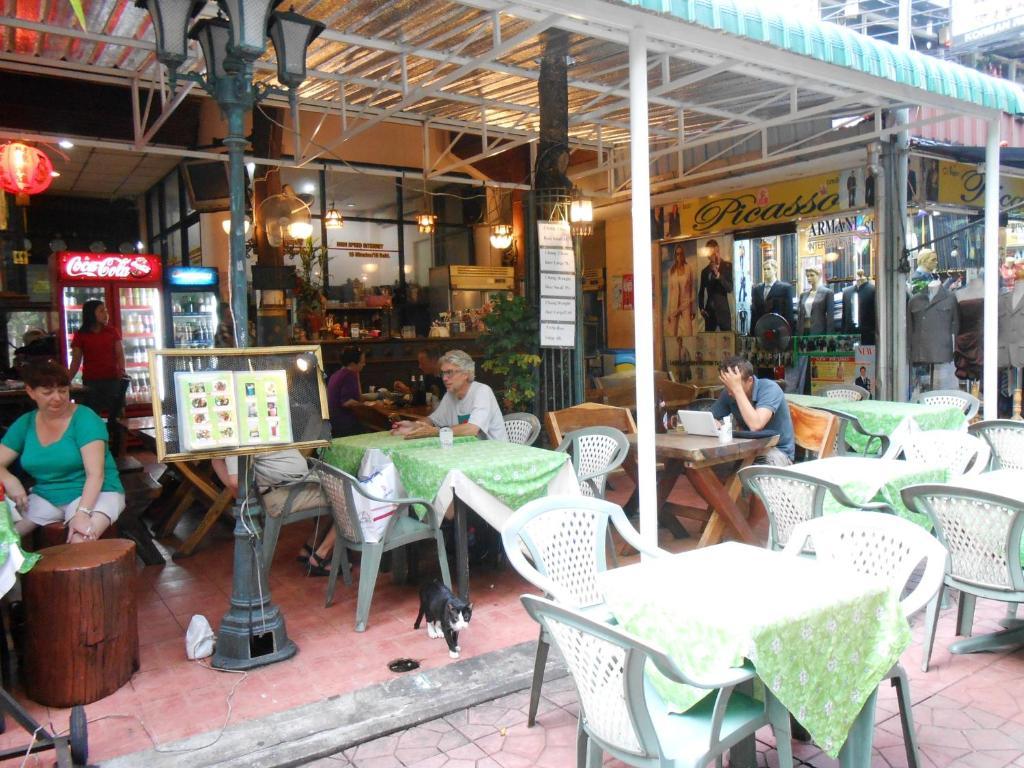 Four Sons Village Bangkok Zewnętrze zdjęcie